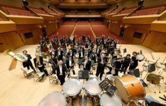 小学生と一緒にクラシックの名曲を楽しむ 60 分のコンサート