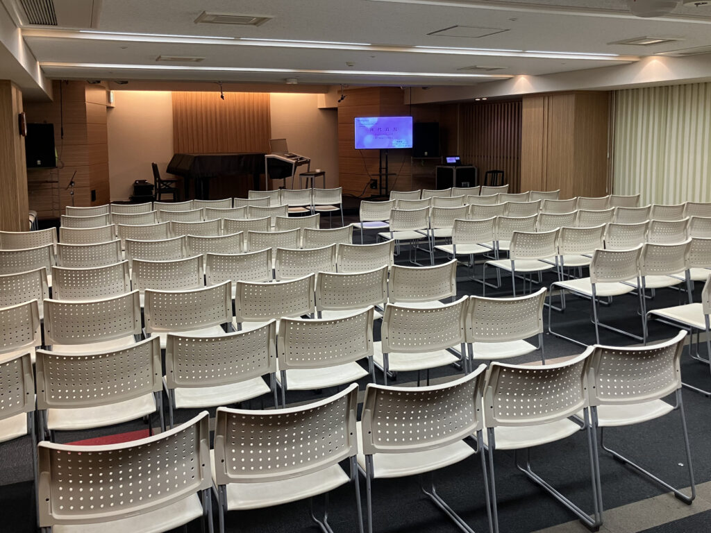 ヤマハグランドピアノが常設された自社ホール